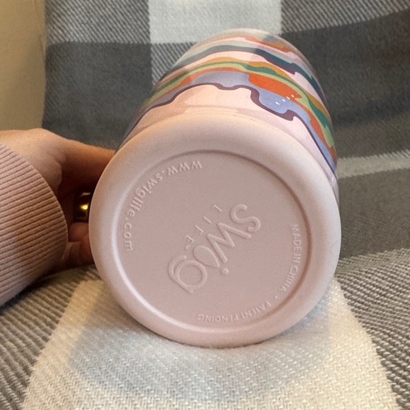 SWIG Colorful Wave Mug - Picture 4 of 6